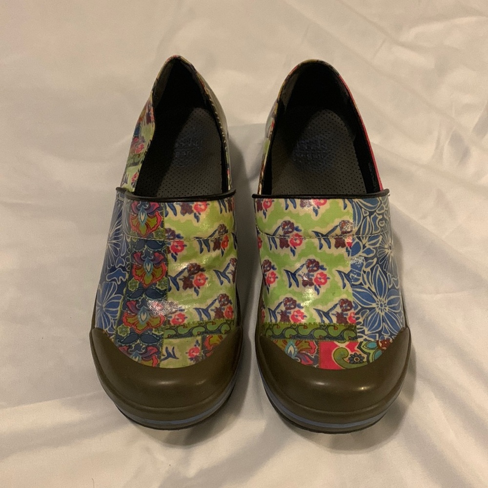 Womens Dansko shoes